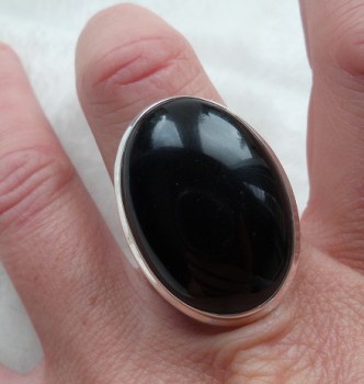 Zilveren ring gezet met cabochon zwarte Onyx maat 17.7 mm